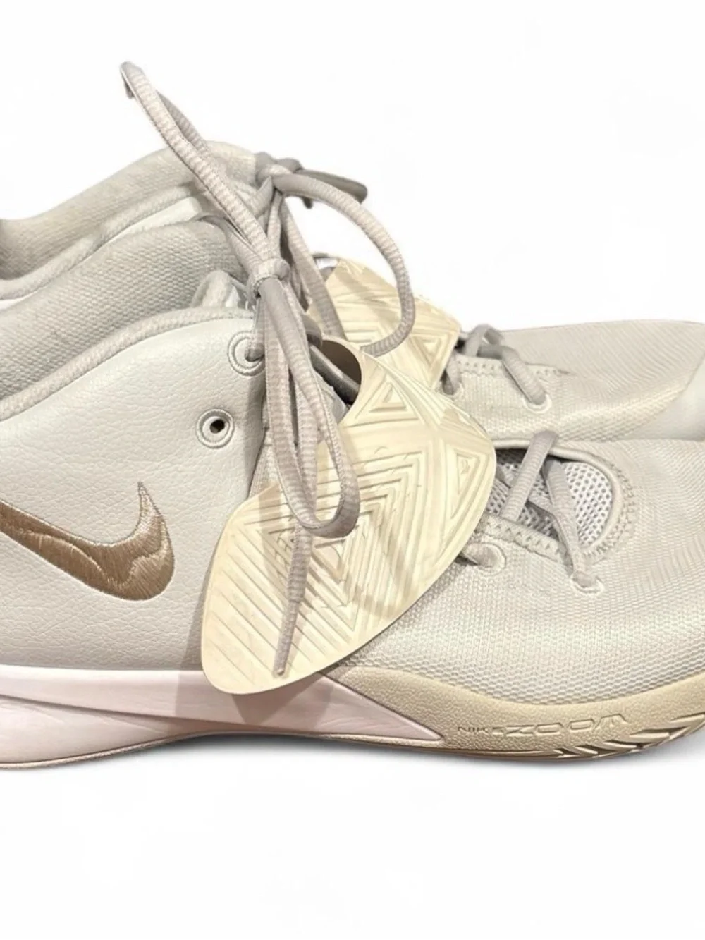 Men's Nike Kyrie Flytrap 3Style. BQ3060-007 PlatinumWhiteMetallic Silver Size 13